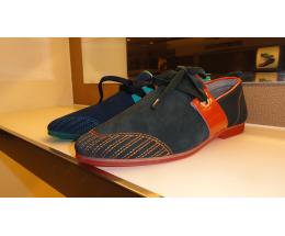 億凰鞋業(yè)加盟 代理 億凰鞋業(yè)加盟 電話 加盟費多少錢