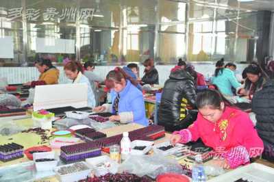 銅仁鞋業(yè)企業(yè)節(jié)后全力恢復(fù)生產(chǎn) 奮力實(shí)現(xiàn)新春開(kāi)門(mén)紅